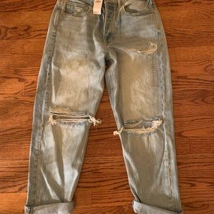 American Eagle size 2 ripped jeans
